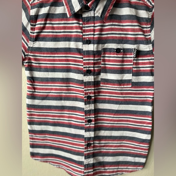 Boys DKNY short sleeve button up shirt - Picture 5 of 6